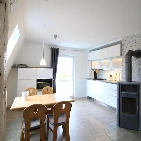 Mozartmansarde アパート ヴァーレン